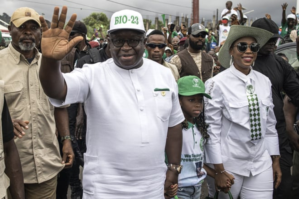Sierra Leone : Maada Bio prête serment après sa réélection contestée