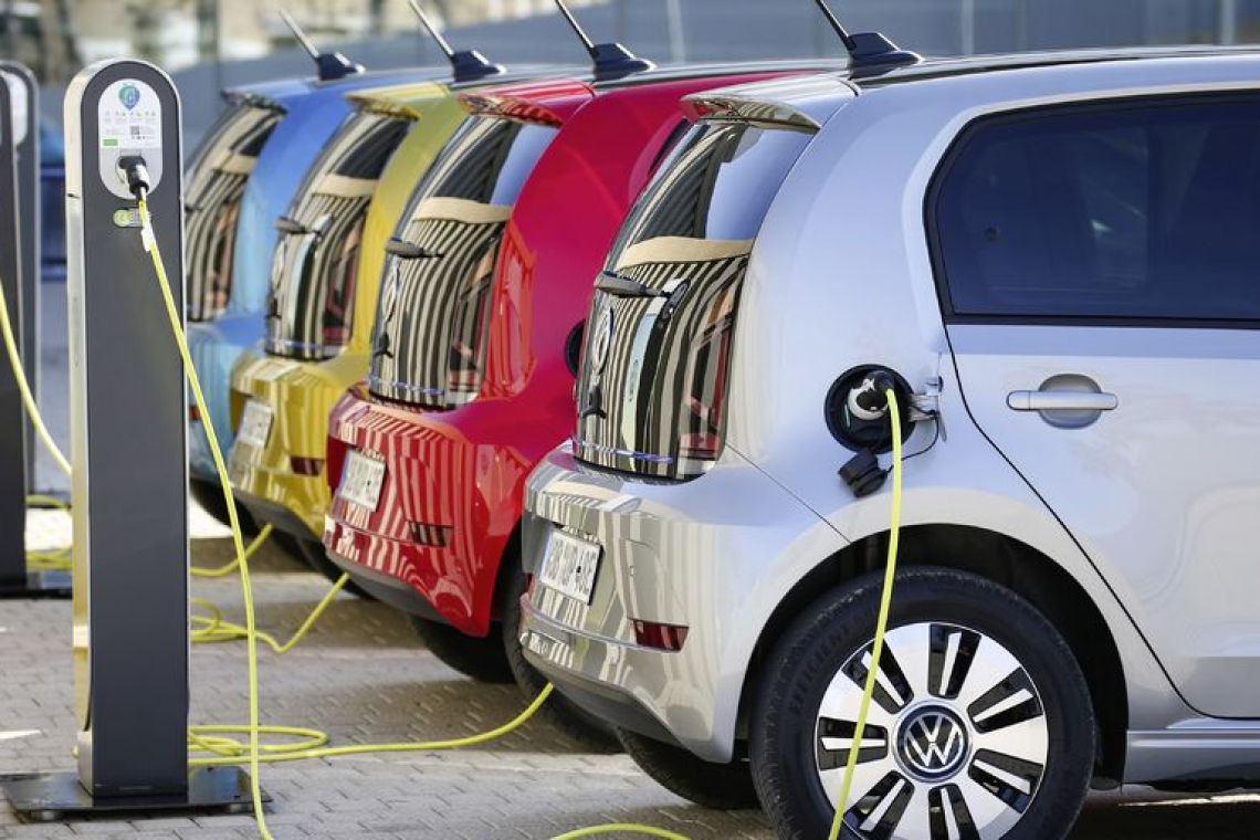 Un atelier entre les États-Unis et la RDC soutient le développement d’une chaîne de valeur pour les batteries de véhicules électriques