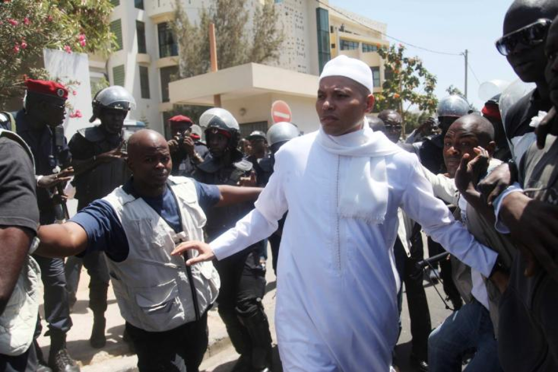 Présidentielle au Sénégal : l’opposant Karim Wade a déposé sa candidature