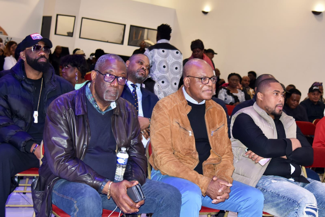 L’ambassadeur de la RDC en France, Émile Ngoy Kasongo, présent à la veillée mortuaire de l'Atalaku Nono