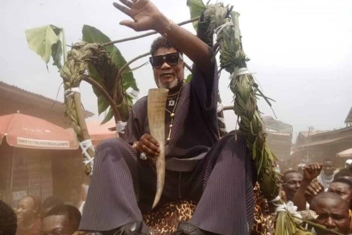Candidat sénateur au Sud-Ubangi, le chanteur Koffi Olomidé persiste et signe !