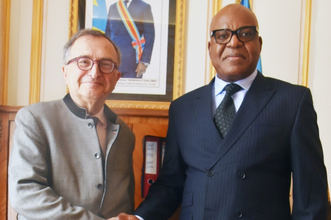 Le professeur Émile Ngoy reçoit son Maître à l'université
