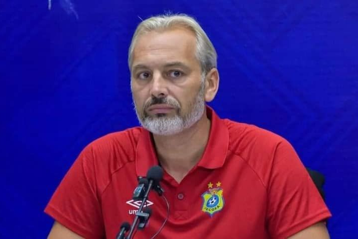 Léopards : « Nous avons de la percussion, du jeu sur les couloirs, et de bons défenseurs centraux pour lancer nos attaques » (Sébastien Desabre)
