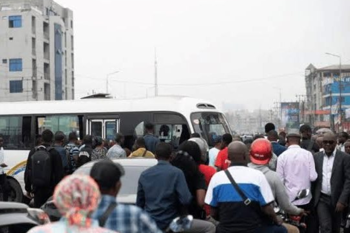 Kinshasa : la nouvelle grille tarifaire sur les transports en commun peine à s'appliquer