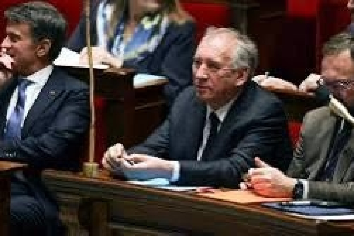 Motion de censure contre François Bayrou: le texte est rejeté par l'Assemblée.