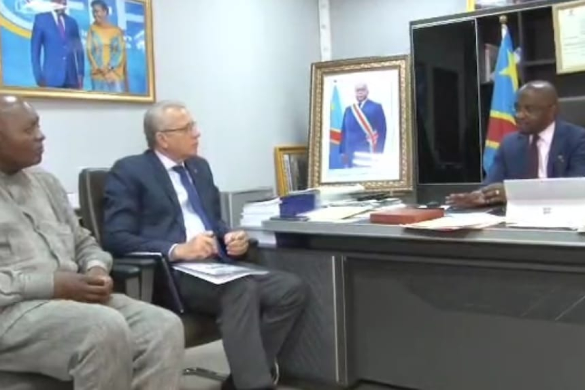 9ème édition ExpoBéton : Jean Bamanisa tend la main à Marc Ekila pour la création d’une main d’œuvre qualifiée dans le secteur de la construction 