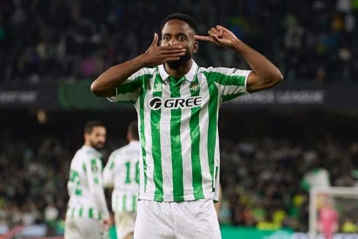  Conférence League/UEFA: 3ème but pour Cédric Bakambu avec le Betis Séville ceinturés par le Vitoria Setubal
