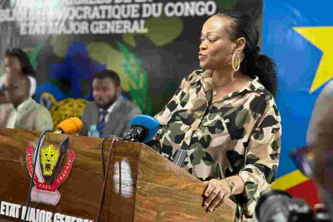 Wivine Moleka, Vice-ministre des Hydrocarbures à la rencontre des épouses des militaires, le dimanche 16 mars 2025, au Camp Kokolo. 