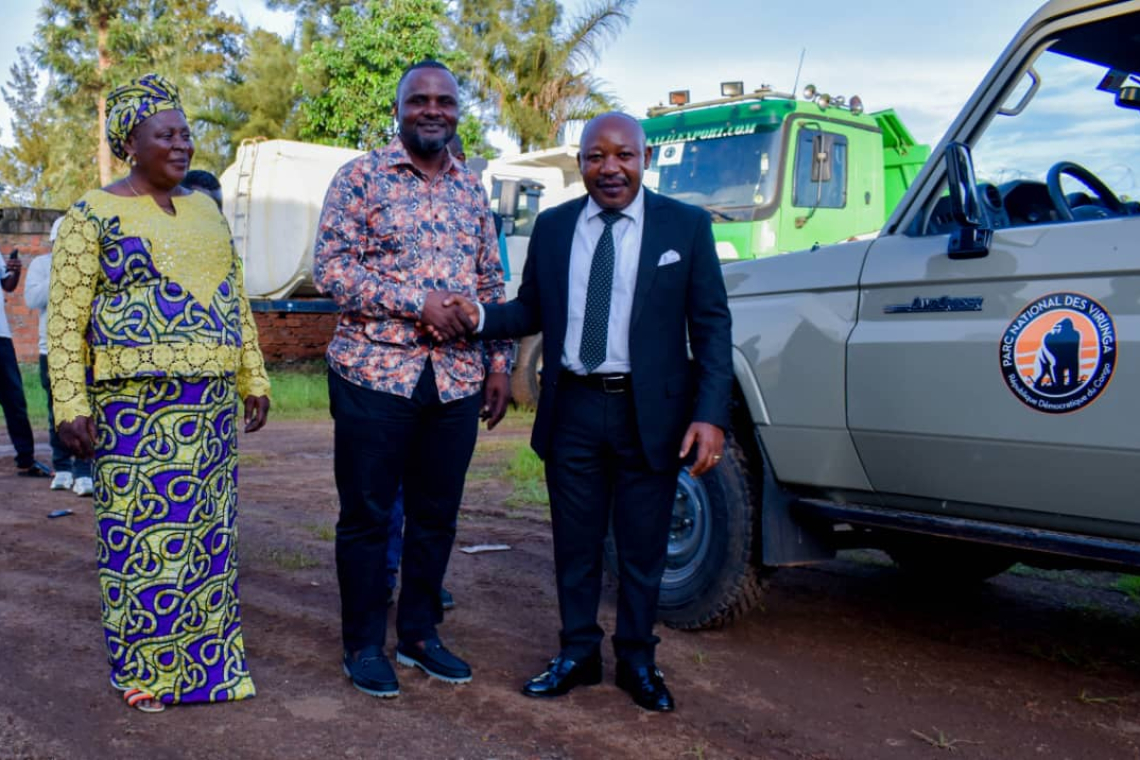 Beni : Le Parc des Virunga met trois camions à disposition pour les travaux d’élargissement de l’aéroport de Mavivi