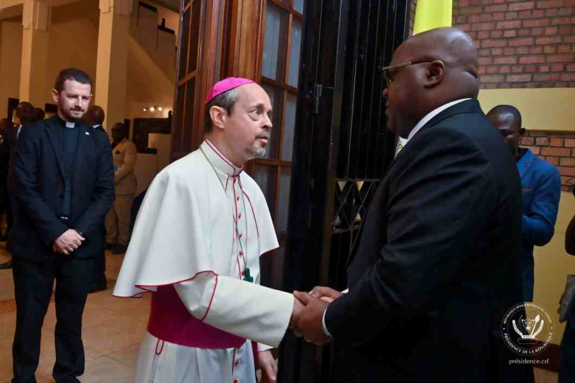 Mort du Pape François : Félix-Antoine Tshisekedi signe le livre des condoléances à la Nonciature Apostolique.