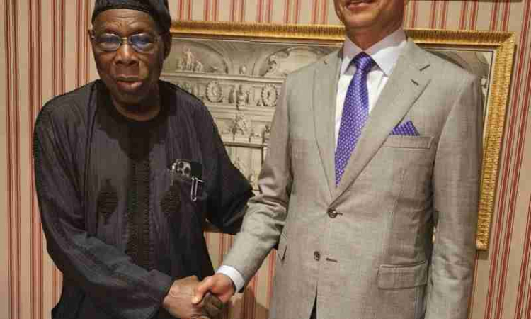Guerre dans l'Est : l'ancien président nigérian Olusegen Olusegun et médiateur se dit optimiste sur les chances de paix. 
