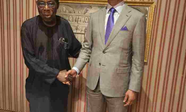 Guerre dans l'Est : l'ancien président nigérian Olusegen Olusegun et médiateur se dit optimiste sur les chances de paix. 